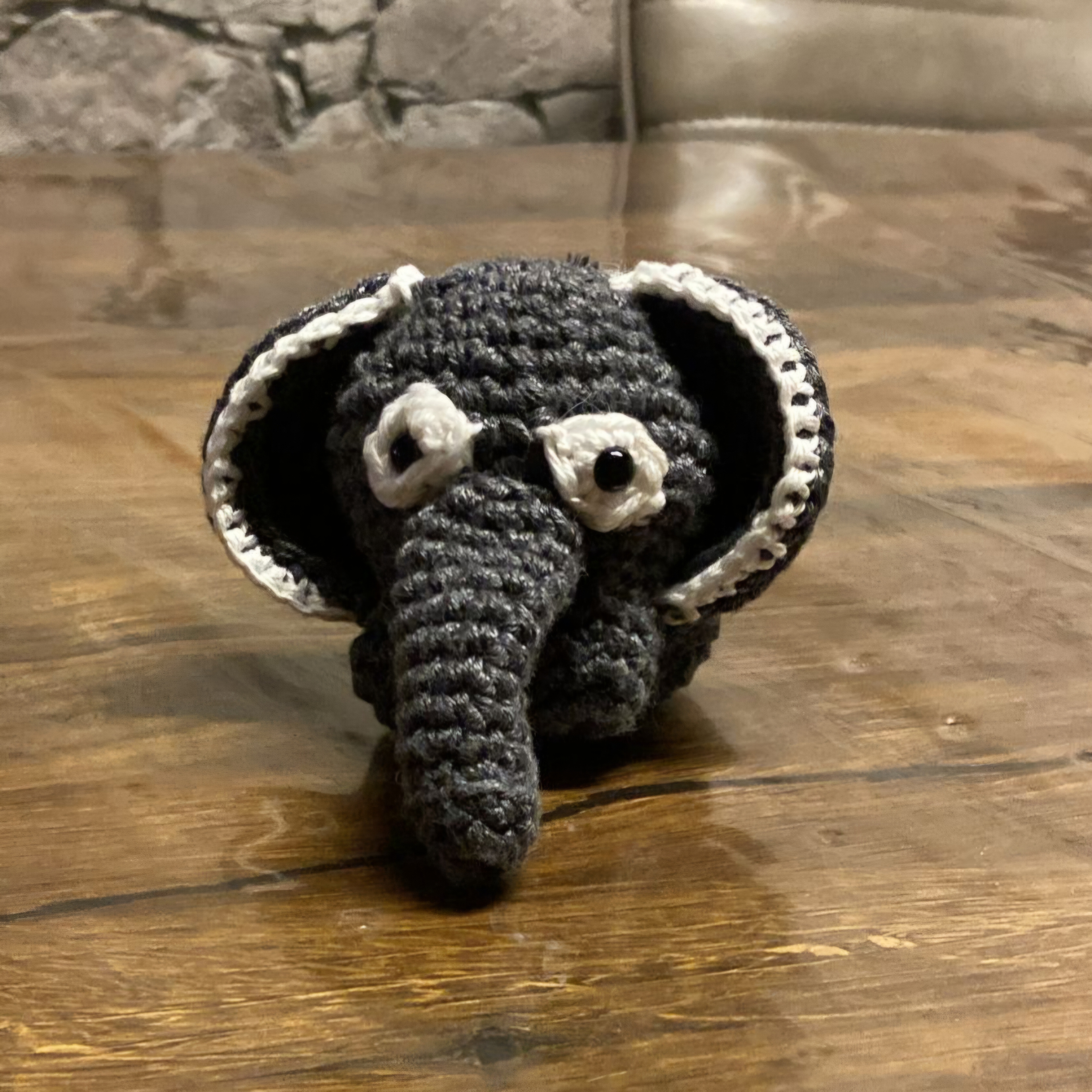 Angela haakt voor olifant