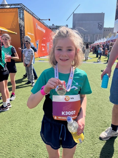 Fien rent voor de olifant