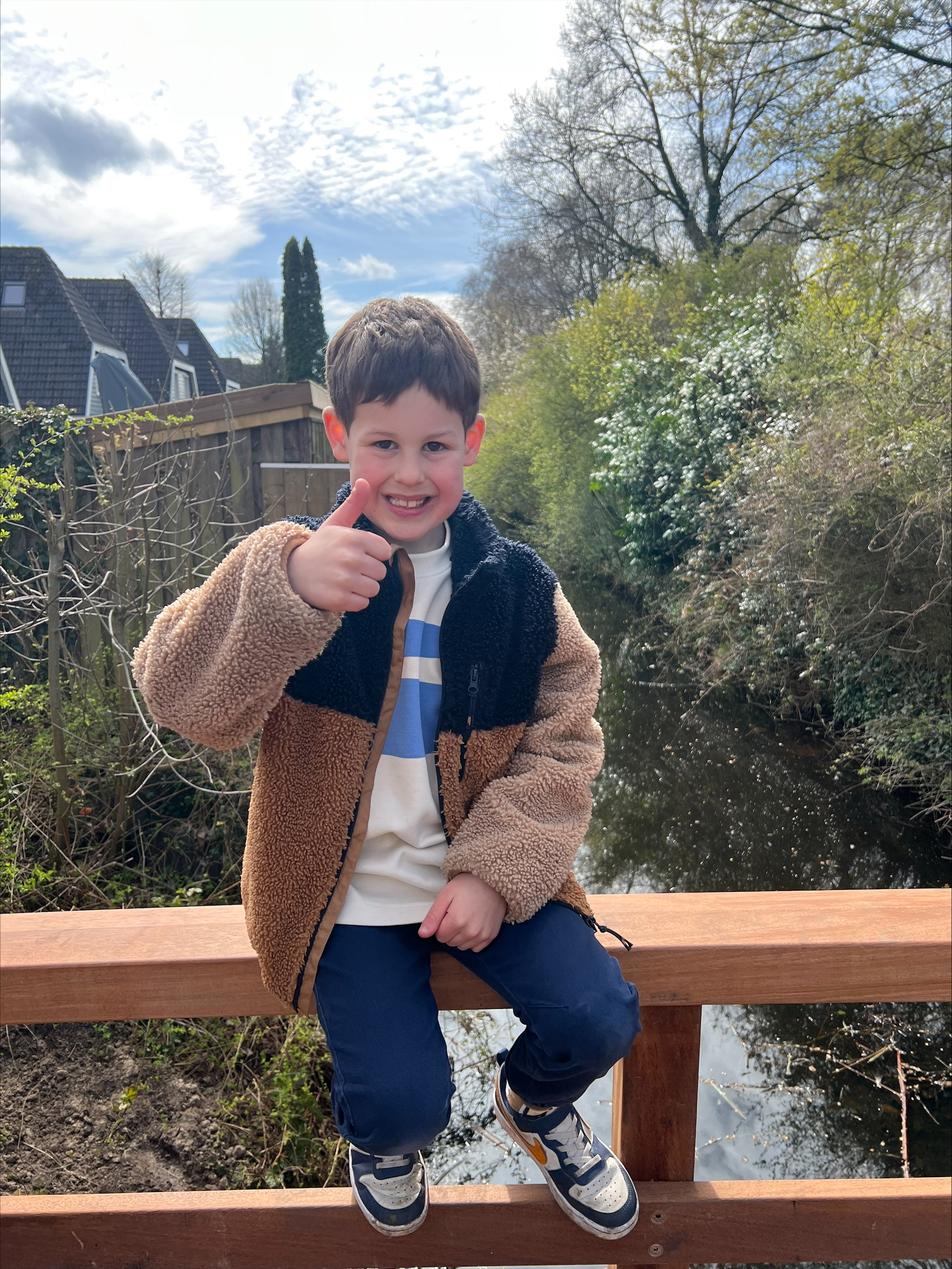 Aron helpt de olifant