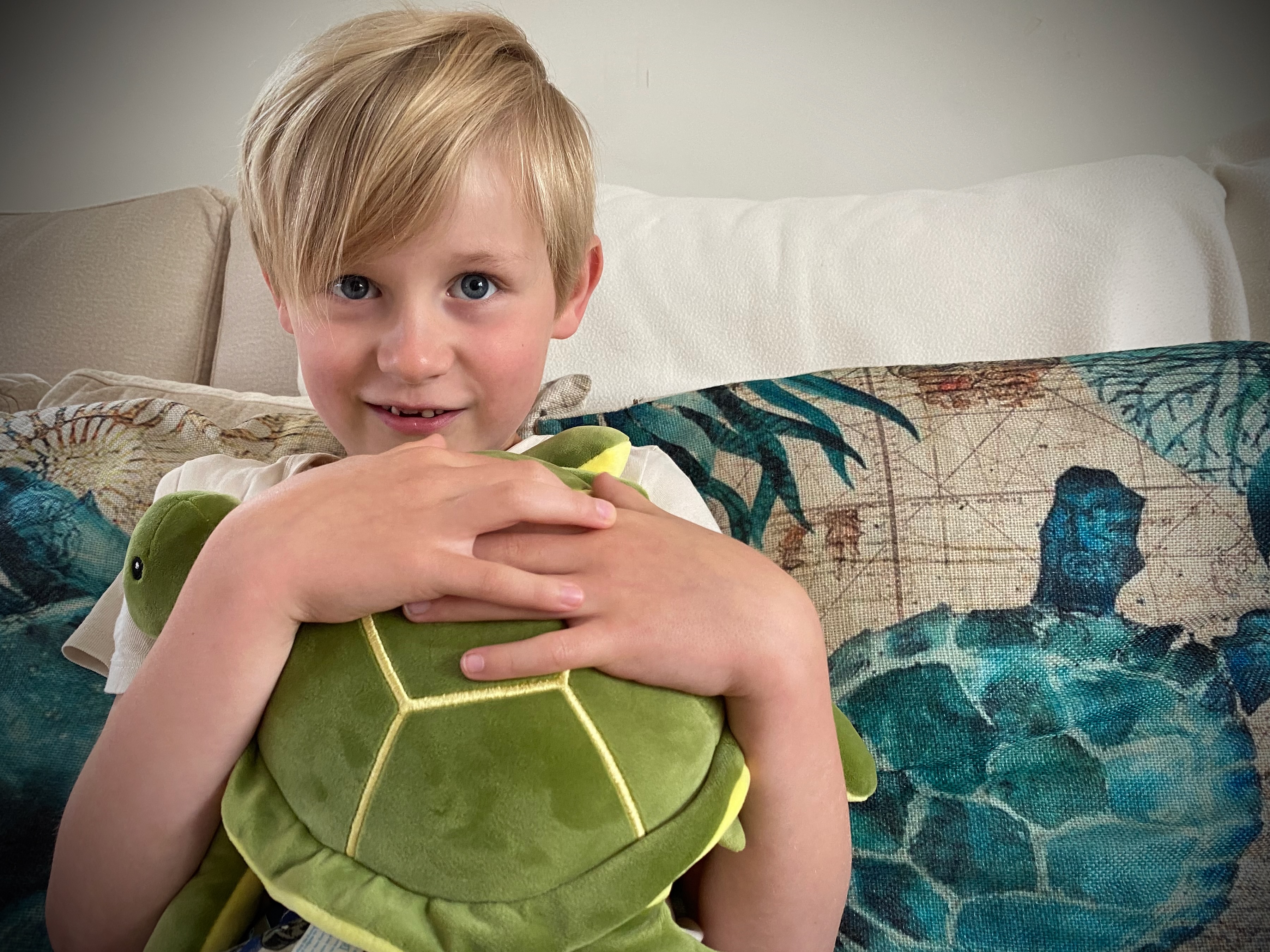 Logan bakt en beschermt