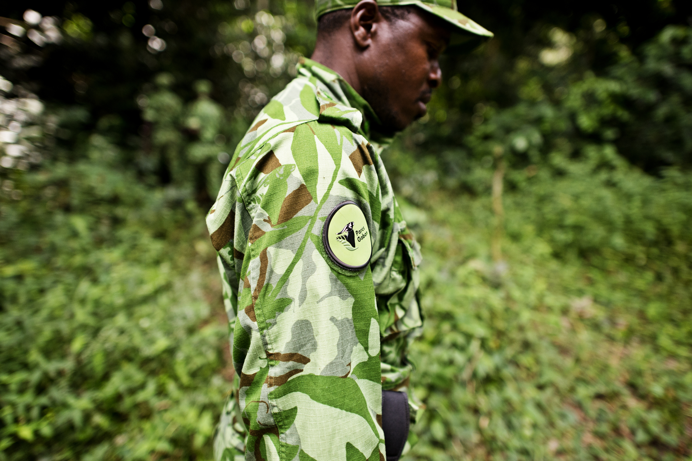 Bewakers op anti-stroperij patrouille in het bos