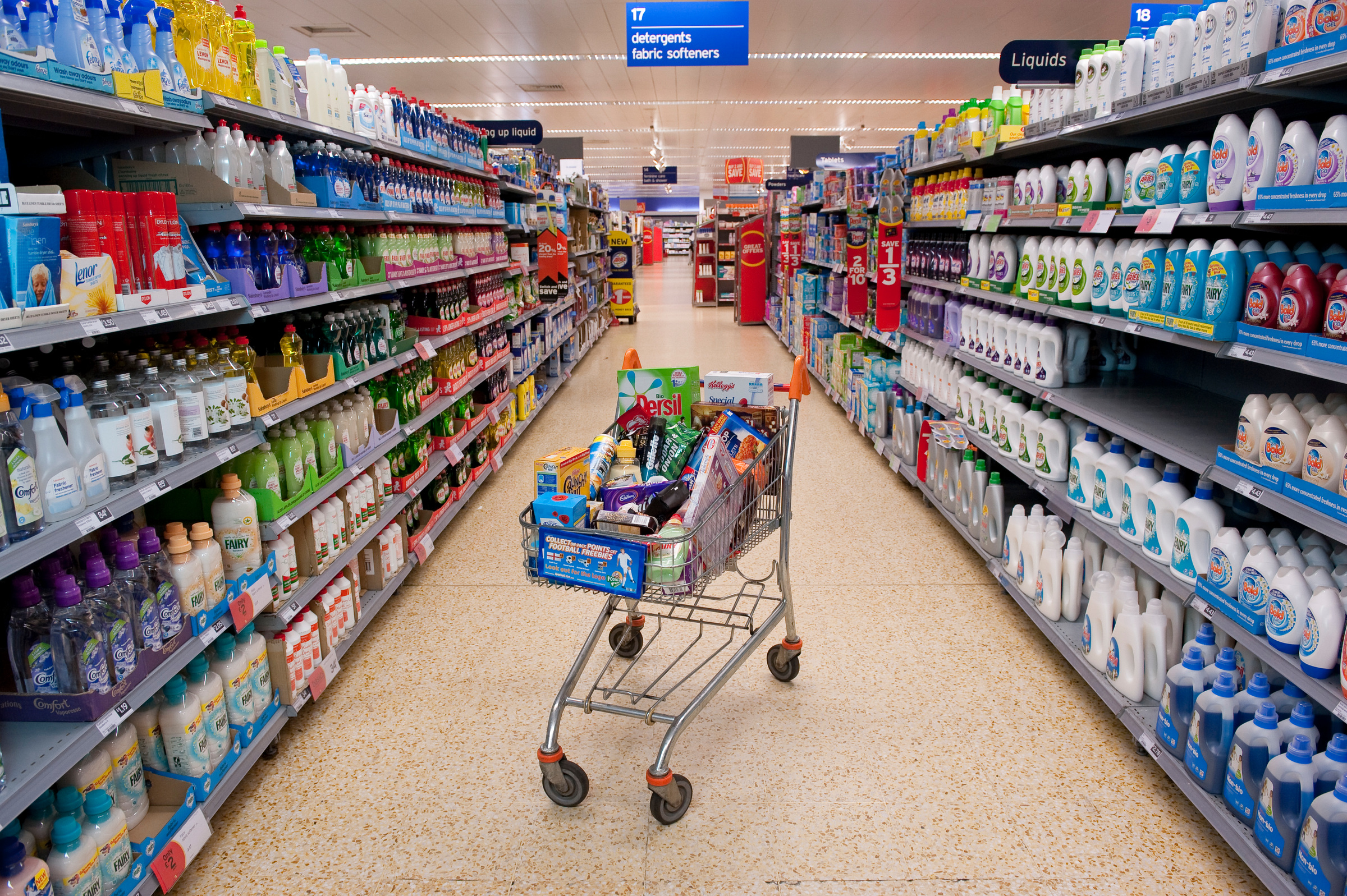 Boodschappenkar vol met palmolie producten