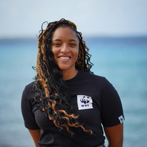 Portretfoto van WWF-medewerker Roxanne-Liana Fransisca