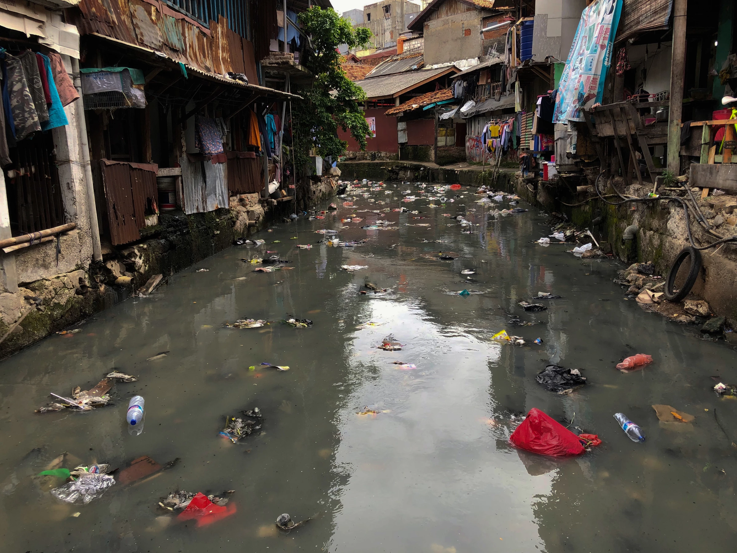 Plastic vervuiling in Tanah Abang Petamburan, Jakarta